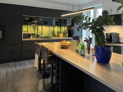 Großzügiges 8-Zimmer-Wohnung mit Einbauküche, Terasse und Wohn-Oase in Sebnitz