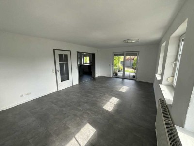 4-Raum-EG-Wohnung mit Terrasse und Garten sowie großer Einbauküche (gegen Ablöse) in Kimratshofen