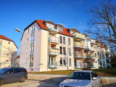 Laminat - Duschbad - offene Küche – Abstellraum -  Stellplatz - 2 Zimmer Wohnung in Freiberg mieten