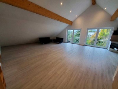Schöne 2-Zimmer-Dachgeschosswohnung mit geh. Innenausstattung