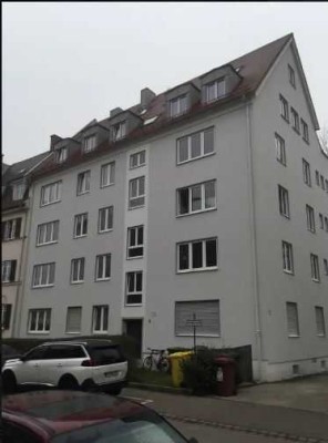 Schöne und sanierte 4 Zimmer-Maisonette-Wohnung mit geh. Innenausstattung mit Balkon in Augsburg