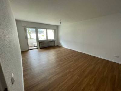 Große, frisch sanierte 4-Zimmer Wohnung mit sonnigem Balkon