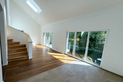Außergewöhnliche 4 Zi Neubauwhg mit Galerie und Südbalkon in Villenkolonie von Gauting, Erstbezug
