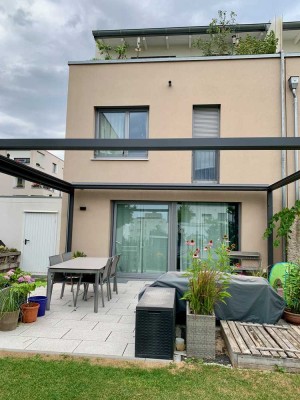 Exklusives und modernes REH mit EBK in Top-Lage am Reesepark