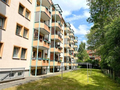 Schöne Familienwohnung mit Balkon und EBK in guter Lage!