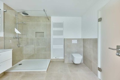 Erstbezug nach Kernsanierung - charmante 2-Zimmer-Dachgeschosswohnung mit Stellplatz!