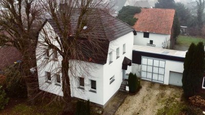 Charmantes Bauernhaus mit Nebengebäuden und großem Grundstück in Geilenkirchen