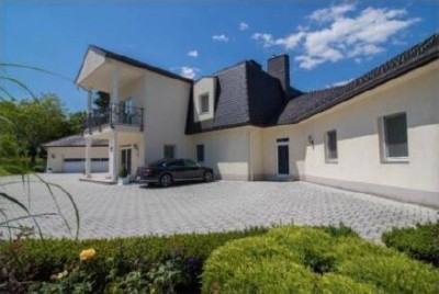 TRAUMHAFTE VILLA BEIM WÖRTHERSEE MIT GARAGE, POOL, PFERDESTALL/ FANTASTIC VILLA NEXT WITH GARAGE, POOL, HORSE STABLE