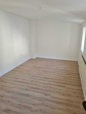 frisch renovierte 4-Raum-Maisonette-Wohnung in Krefeld