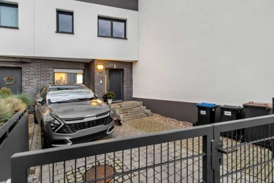 Modernes Neubau-Reihenhaus in Halle!
Energieeffizientes Zuhause mit Solaranlage und Wohlfühlgarten