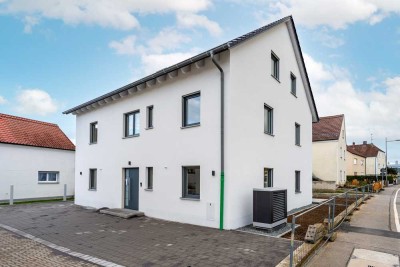 ERSTBEZUG *BARRIEREFREIE & MODERNE 3-ZIMMER-WOHNUNG MIT TERRASSE, PRIVATGARTEN UND EINBAUKÜCHE*