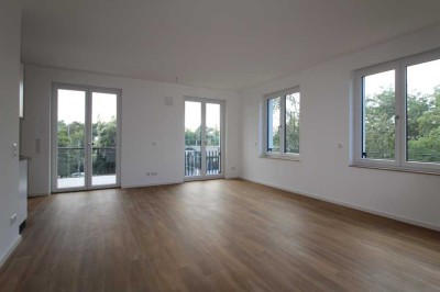 Erster Monat kaltmietfrei! - 4 Zimmer mit EBK + Tageslichtbad und großem Balkon**