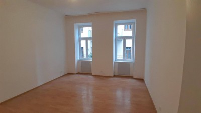 1150 Wien, POUTHONGASSE: NEU renovierte 2-Zimmer-Altbauwohnung, ca. 70 m2 MIT EIGENENEM herzigen HOFGARTEN, unbefristet zu vermieten
