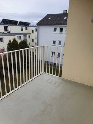 "Helle 2 Zi Single-WG mit Balkon und Stellplatz in ruhiger Lage von Ruit"