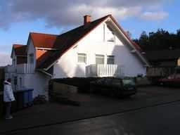 Attraktive und gepflegte 4-Raum-Maisonette-Wohnung mit geh. Innenausstattung mit Balkon und EBK