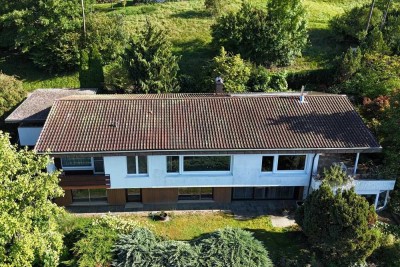 Großzügiger Bungalow in wunderschöner Aussichtslage