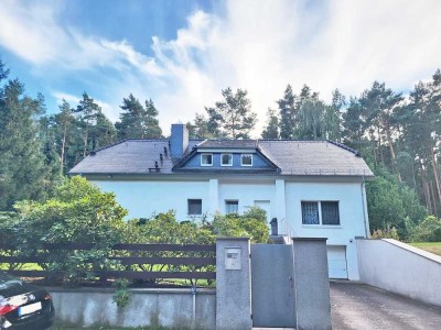 Freistehendes Einfamilienhaus mit großem Grundstück