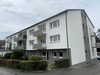 Sehr Attraktive 2,5 Zi. Wohnung mit EBK, Terrasse,Garten und Balkon in guter Lage