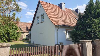 Doppelhaushälfte + Garage + Schuppen/Stall + Grundstück in Hedersleben