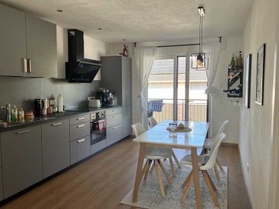 Wunderschöne, helle 2-Zimmer-Wohnung mit Balkon und Küche, Neubau