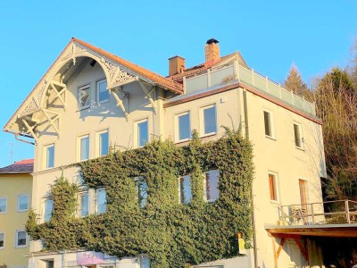 Neu kernsanierte 4 Zimmer-Altbau-Wohnung mit Schloß-, Kloster- und Lech-Blick direkt an der Altstadt