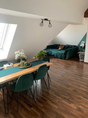 Helle 2,5-Zimmer Dachgeschosswohnung mit Balkon in Offenburg