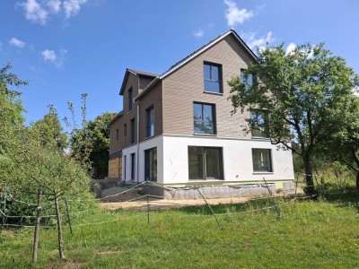Erstbezug mit Balkon: Tolle 3,5-Zimmer-DG-Wohnung mit gehobener Innenausstattung in Lützelburg