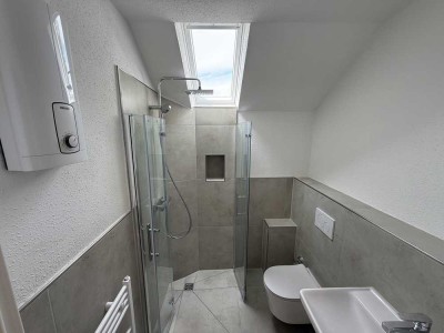Frisch sanierte 44 m² Dachgeschoss-Singlewohnung - nur 3 Min. zum Phoenixsee, Dortmund-Schüren