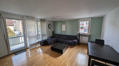 Helle, zentrale 3-Zi-Wohnung mit Balkon, TL Bad + EBK - Teilmöbliert möglich