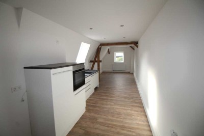 Schöne und neuwertige 2,5-Zimmer-Dachgeschosswohnung in Halle (Saale)