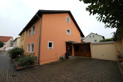 Gepflegte Doppelhaushälfte mit Garten, Garage und Hofraum in Obertraubling