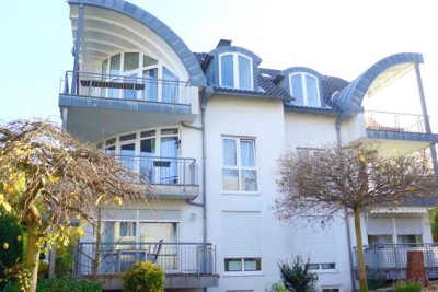 Familienfreundliche Doppelhaushälfte mit Einbauküche und ausgebautem Spitzboden