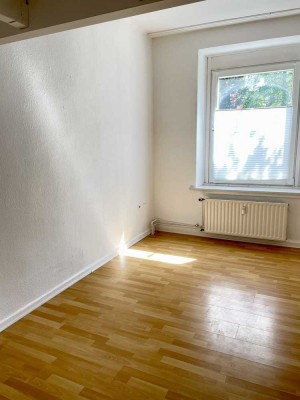 1-Zimmer - EG- Wohnung mit EBK in Herzen von Barmbek-Süd, Hamburg