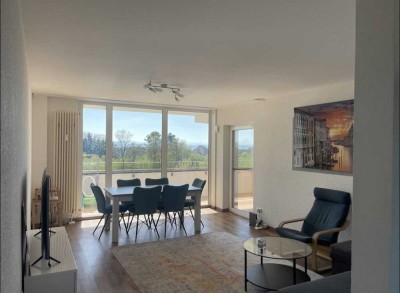 Exklusive, modernisierte 3,5-Zimmer-Wohnung mit Balkon und Einbauküche in Friedrichshafen