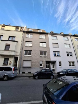 Neu renovierte 3-Zimmer-Wohnung mit Loggia im Herzen von MG-Rheydt