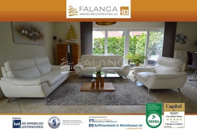 FALANGA IMMOBILIEN - Hochwertige DHH zus. mit 45 qm Einliegerwohnung, ruhig gelegen, direkt am Feldr