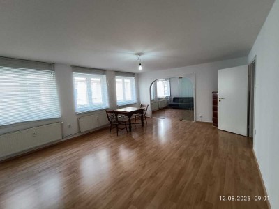Stilvolle 3-Raum-Wohnung mit Balkon und Einbauküche in Darmstadt-Martinsvietrel