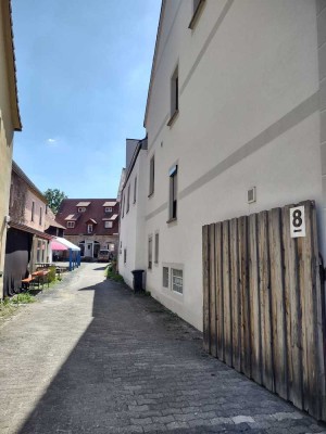 Wunderschöne 2-Zimmer-EG-Wohnung in zentraler, grüner Lage in Burgebrach!