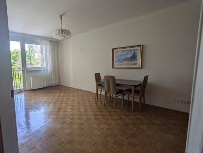 Helle 2 Zimmer Wohnung mit Loggia |BJ 60er | Maklerfrei
