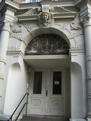 Geräumige 2 Zimmer-Wohnung mit Stellplatz zu mieten!