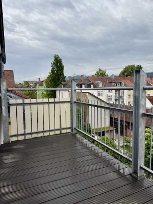 Klassische schöne Altbau-DG Whg. bahnhofsnah