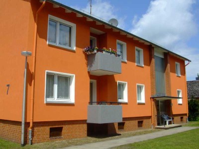 Renovierte 2-Zimmer-Wohnung mit bodengleicher Dusche. B-Schein für Senioren erforderlich!