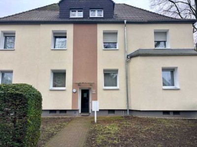 Gemütliche 2,5 Raum Dachgeschosswohnung mit großem Wohnzimmer und Balkon - perfekt für Singles oder