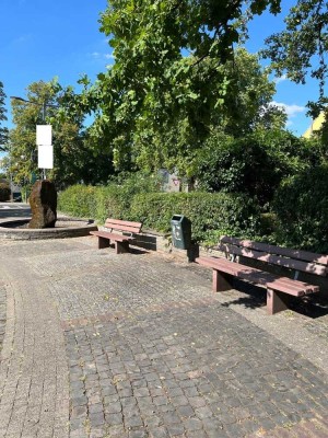 Gepflegte DG-Wohnung mit Balkon und PKW-Stellpatz in Kerpen-Türnich Zentrum