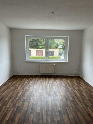 3-Raum-Wohnung mit Laminat, Tageslichtbad und Dusche