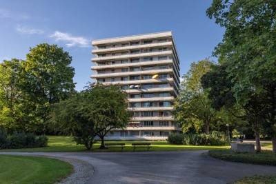 Traumblick über den Ostpark: Exklusive Dachgeschosswohnung mit Potenzial