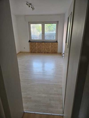 2 Zimmer Erdgeschoßwohnung mit EBK und Balkon in Duisburg Neudorf zu vermieten.