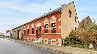 Dreiseithof mit Scheune, Nebengebäuden und großem Grundstück sowie Wald- und Landwirtschaftsfläche