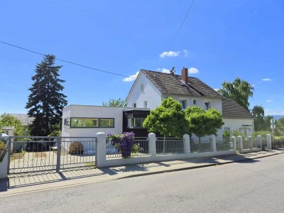 11 MINUTES TO LUCIUS CLAY KASERNE! Free standing house: with kitchen, 4 parking spaces & XXL terrace