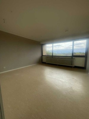 Renovierungsbedürftige 2 Zi Wohnung mit Balkon